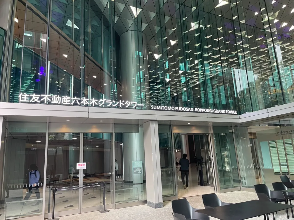 住信SBIネット銀行本社ビルのエントランス_融資代行プロ